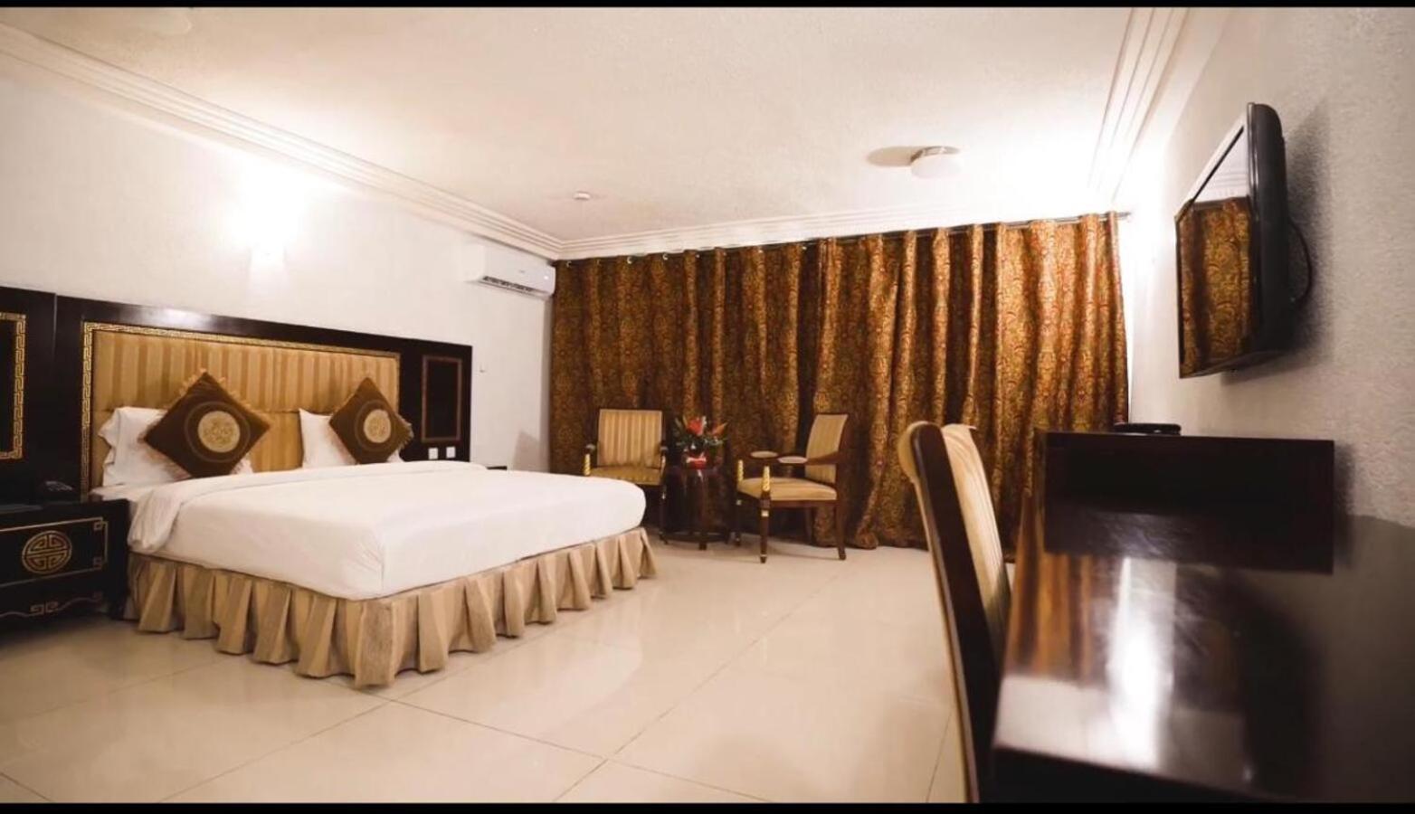 Nobila Airport Hotel Cotonou Eksteriør billede